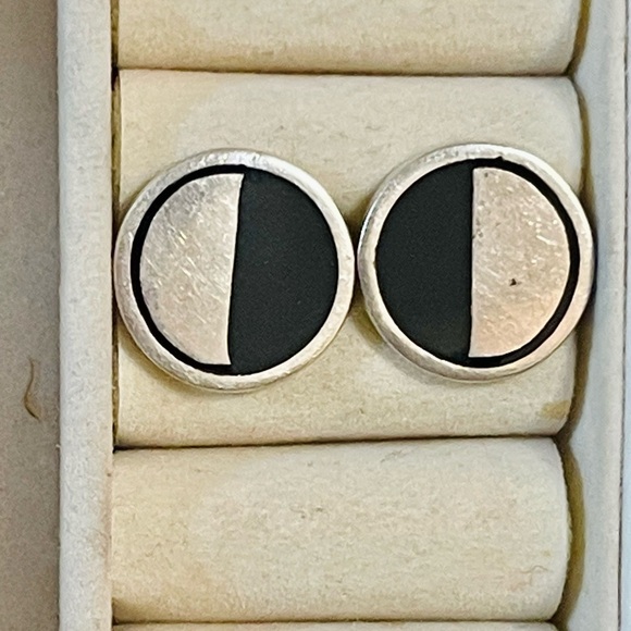 VTG sterling silver Native American Circle Black Enamel Stud  earrings Signs - Picture 1 of 6